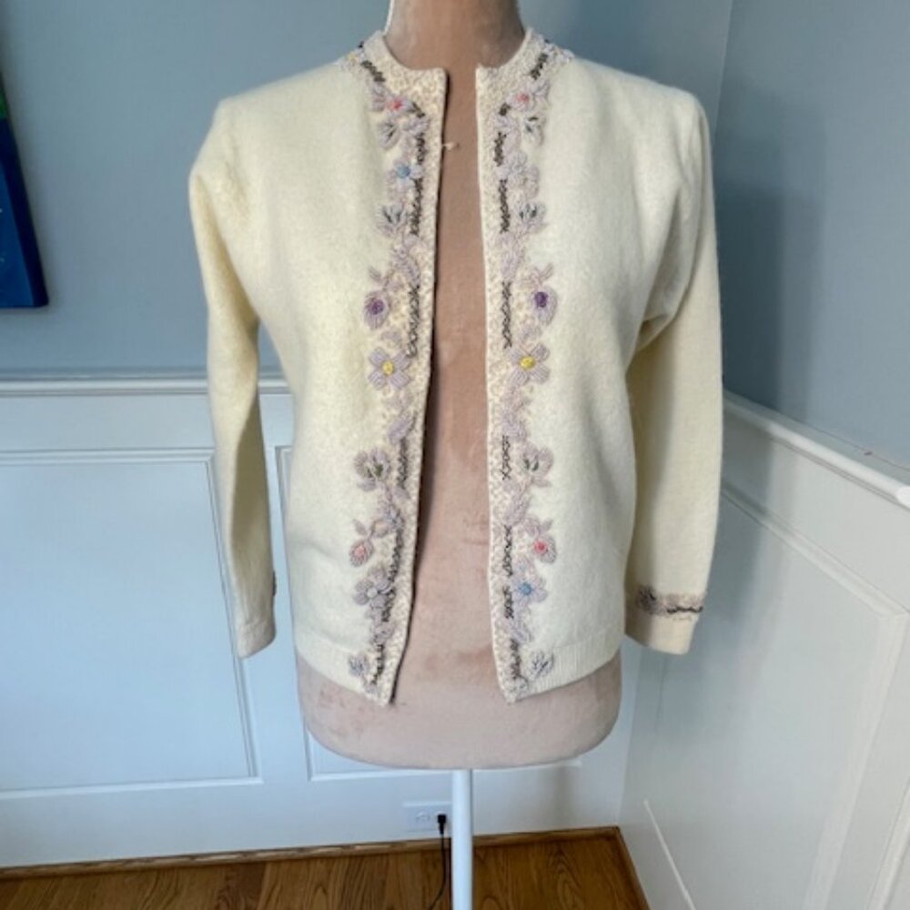 Vintage 1950's Angora Cashmere Hand Sewn Beaded Seed Pearl Cardigan Sweater XS - Picture 4 of 13